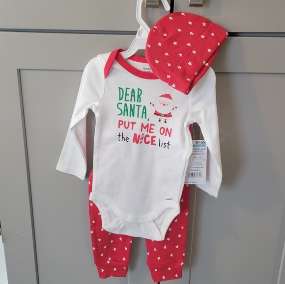 Gerber baby Christmas oufit and hat 6-9 months - Picture 3 of 3